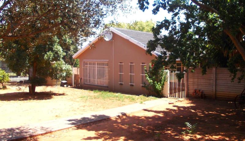 4 Bedroom Property for Sale in Langenhovenpark Free State